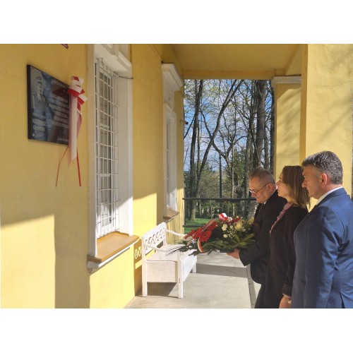 Apel upamiętniający zbrodnię katyńską i katastrofę smoleńską w Szkole Podstawowej w Rudołowicach.