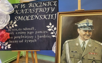 Apel upamiętniający zbrodnię katyńską i katastrofę smoleńską w Szkole Podstawowej w Rudołowicach.