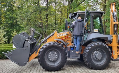 Gmina Roźwienica zrealizowała zakup koparko-ładowarki w ramach programu OLiOC!
