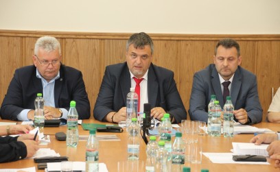 XV Sesja Rady Gminy Roźwienica: absolutorium udzielone, wotum zaufania nie.