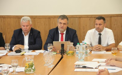 Wójt Gminy Roźwienica Tomasz Kud jednogłośnie uzyskał absolutorium z wykonania budżetu Gminy za 2025 rok!