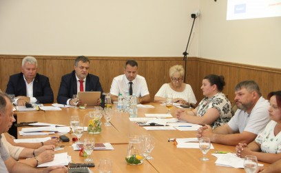 Wójt Gminy Roźwienica Tomasz Kud jednogłośnie uzyskał absolutorium z wykonania budżetu Gminy za 2025 rok!