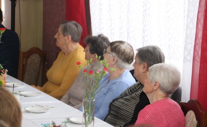 "Niech Dzień Kobiet przyniesie wszystkim Paniom radość i spełnienie marzeń!”