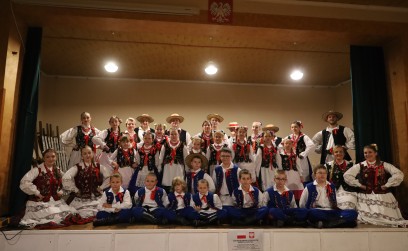 Nowe stroje ludowe Zespołu Pieśni i Tańca „Familia” z Rudołowic! Koncert w WDK zwieńczył realizację projektu EtnoPolska 2025.