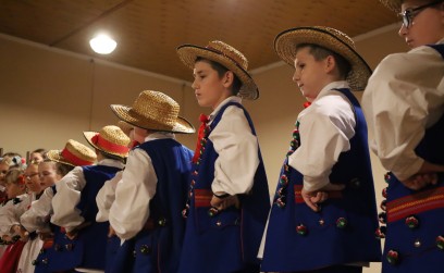 Nowe stroje ludowe Zespołu Pieśni i Tańca „Familia” z Rudołowic! Koncert w WDK zwieńczył realizację projektu EtnoPolska 2025.