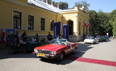 Nietuzinkowe pojazdy zabytkowe zawitały na terenie Gminy Roźwienica!