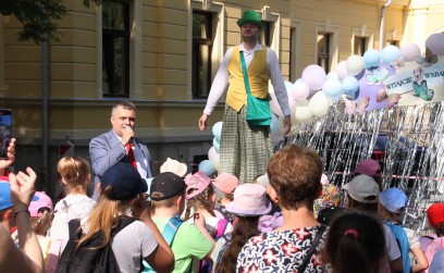 Roźwienicki Park Rozbrzmiał Śmiechem – Bajeczny Gminny Dzień Dziecka!