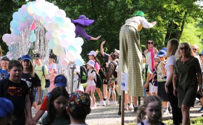 Roźwienicki Park Rozbrzmiał Śmiechem – Bajeczny Gminny Dzień Dziecka!