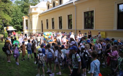 Roźwienicki Park Rozbrzmiał Śmiechem – Bajeczny Gminny Dzień Dziecka!