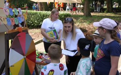 Roźwienicki Park Rozbrzmiał Śmiechem – Bajeczny Gminny Dzień Dziecka!