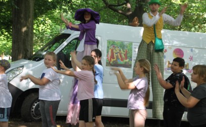 Roźwienicki Park Rozbrzmiał Śmiechem – Bajeczny Gminny Dzień Dziecka!