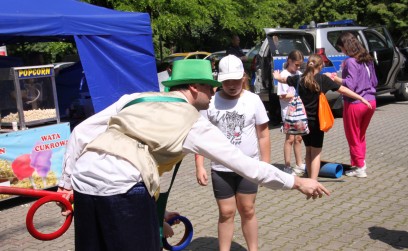 Roźwienicki Park Rozbrzmiał Śmiechem – Bajeczny Gminny Dzień Dziecka!