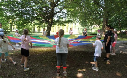 Roźwienicki Park Rozbrzmiał Śmiechem – Bajeczny Gminny Dzień Dziecka!