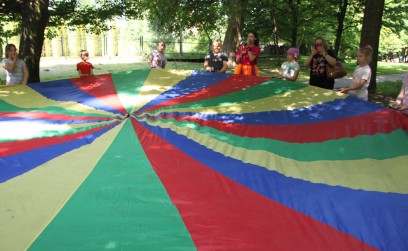 Roźwienicki Park Rozbrzmiał Śmiechem – Bajeczny Gminny Dzień Dziecka!