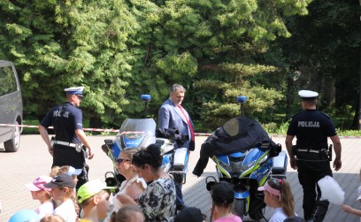 Roźwienicki Park Rozbrzmiał Śmiechem – Bajeczny Gminny Dzień Dziecka!