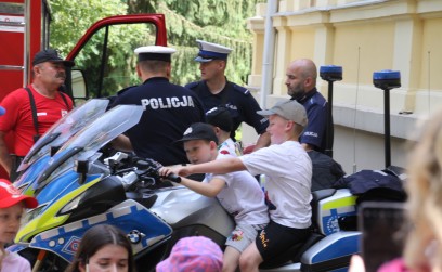 Roźwienicki Park Rozbrzmiał Śmiechem – Bajeczny Gminny Dzień Dziecka!