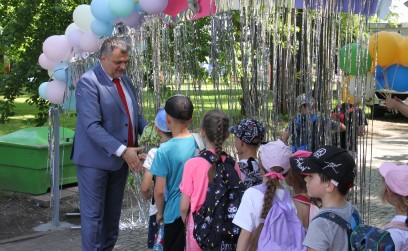 Roźwienicki Park Rozbrzmiał Śmiechem – Bajeczny Gminny Dzień Dziecka!
