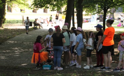 Roźwienicki Park Rozbrzmiał Śmiechem – Bajeczny Gminny Dzień Dziecka!