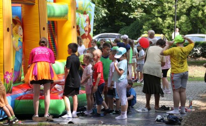 Roźwienicki Park Rozbrzmiał Śmiechem – Bajeczny Gminny Dzień Dziecka!