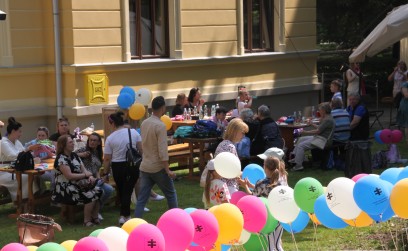 Roźwienicki Park Rozbrzmiał Śmiechem – Bajeczny Gminny Dzień Dziecka!