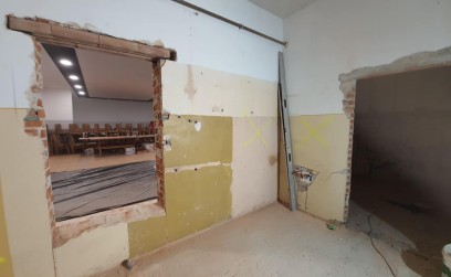 Trwają prace remontowe w Wiejskim Domu Kultury w Cząstkowicach.