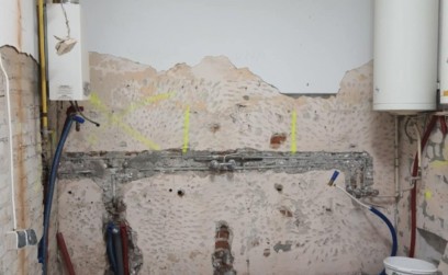 Trwają prace remontowe w Wiejskim Domu Kultury w Cząstkowicach.